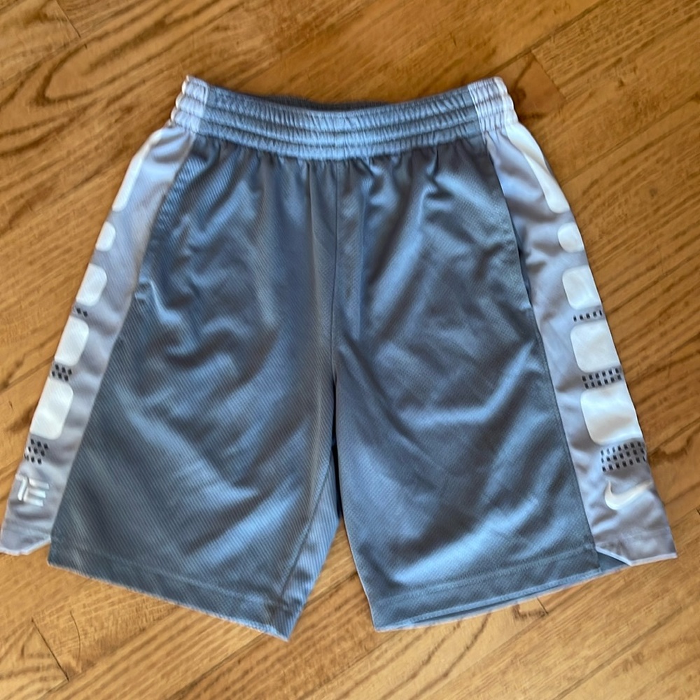 Nike Boys Shorts - youth medium